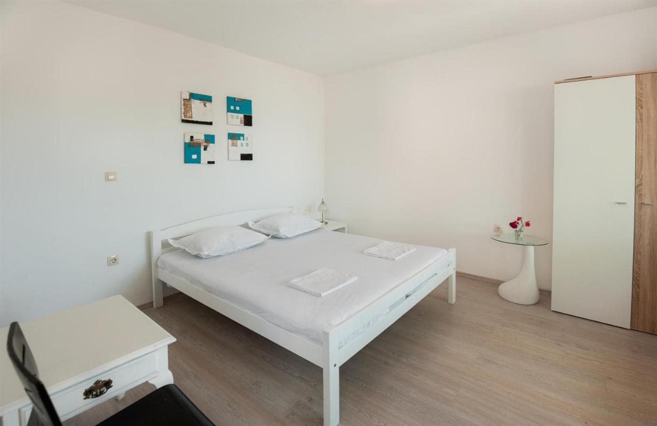 Apartments Antonija Omis Exterior photo