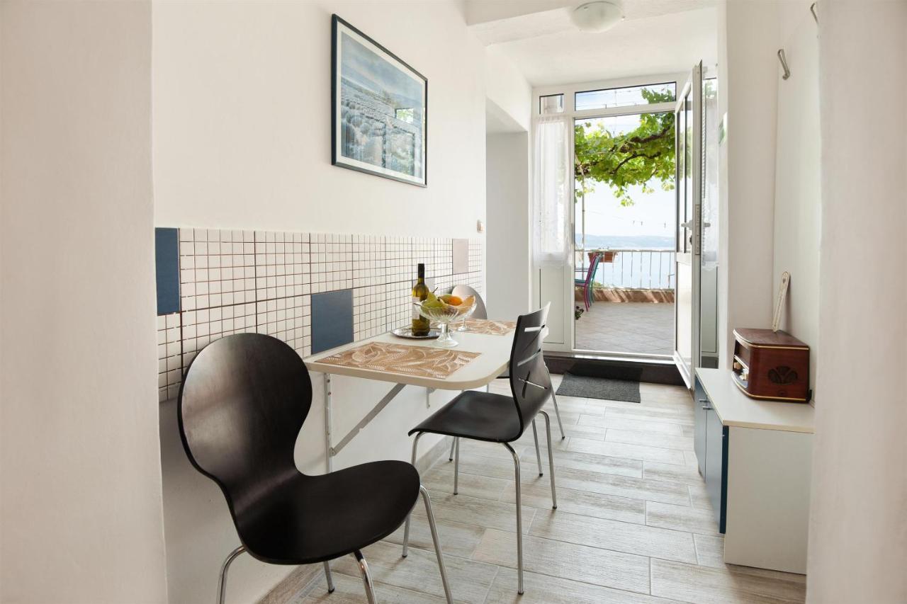 Apartments Antonija Omis Exterior photo